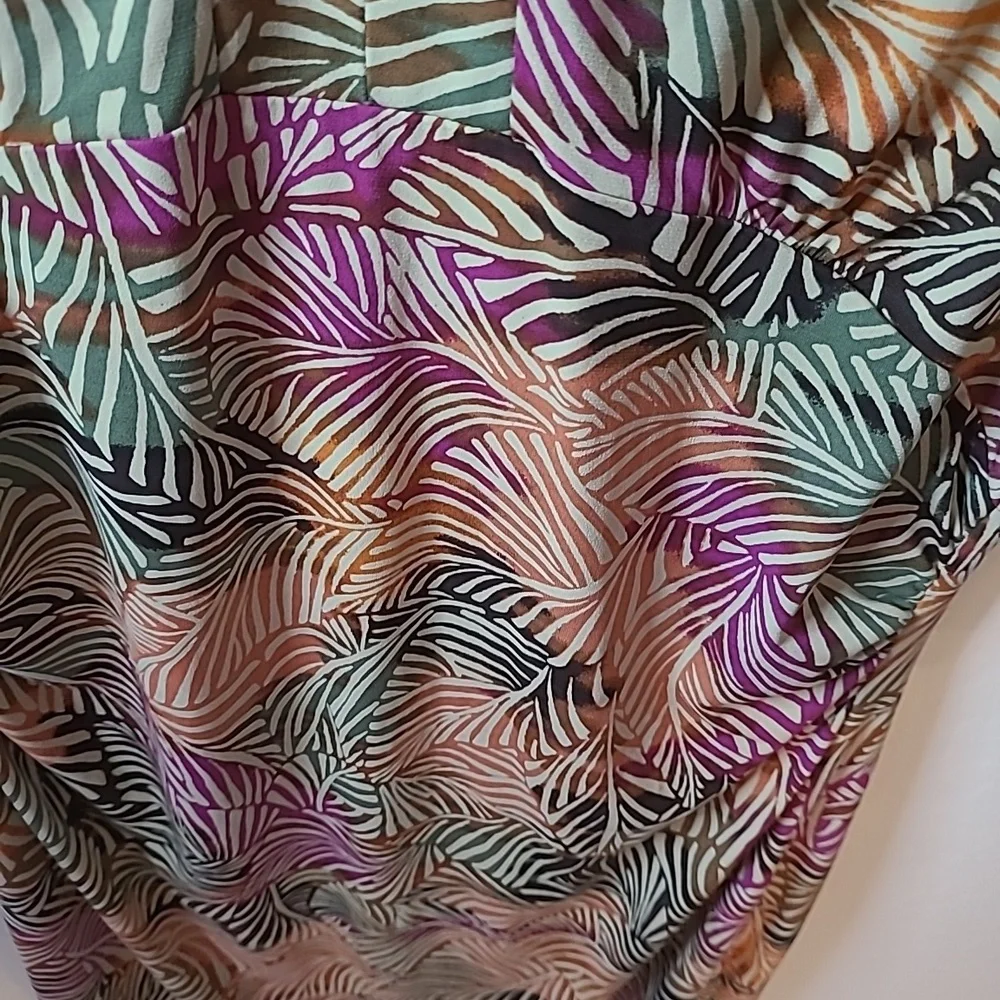 Earth color's leaf print dress. - Picture 2 of 4